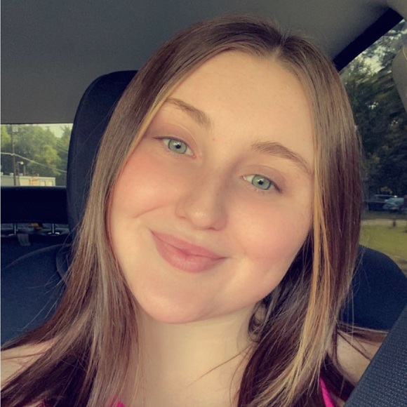 Meet your Posher, Hailey - Picture 1 of 1